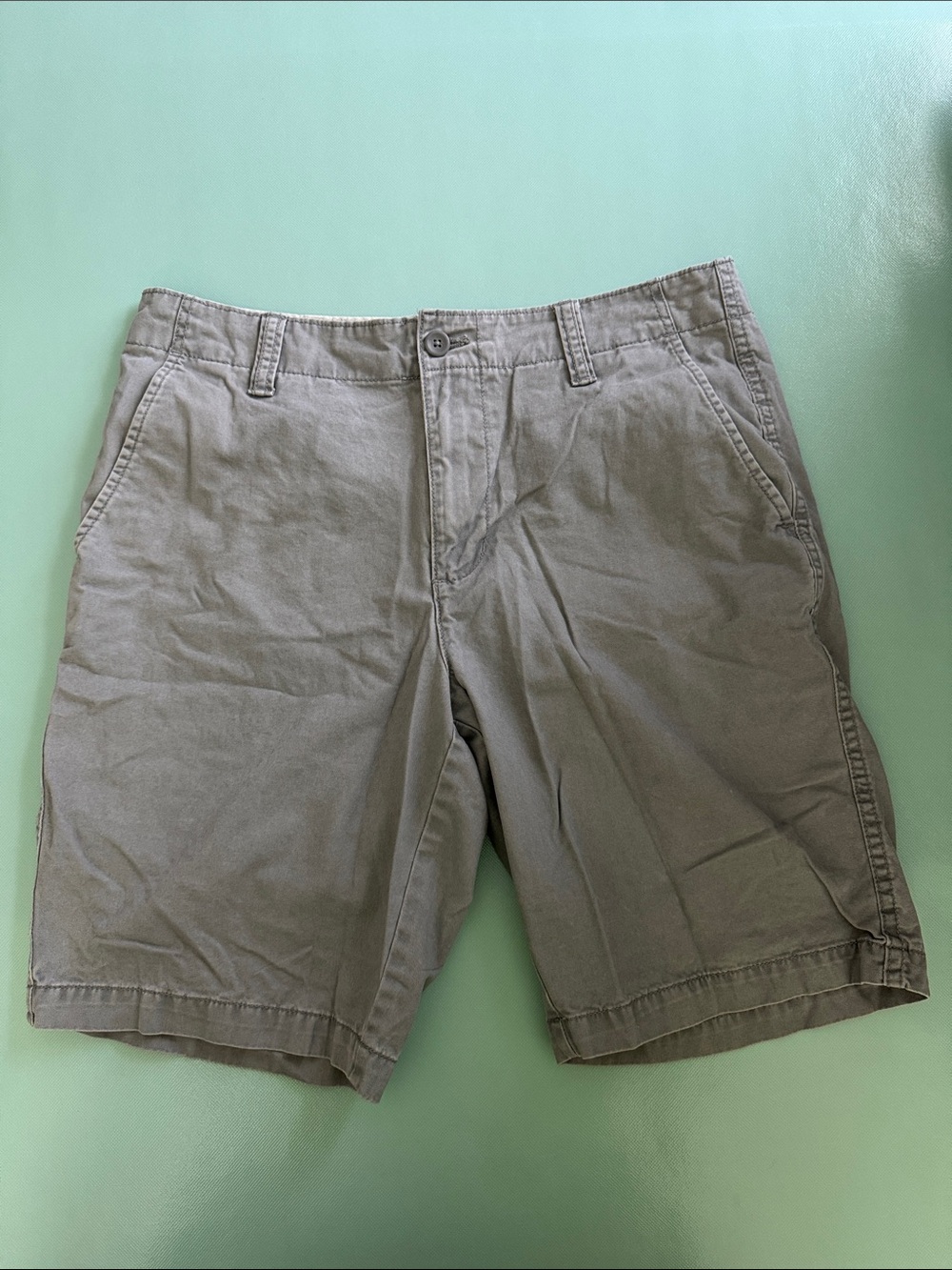 Old Navy Men's Flat Front Chino Shorts - Gray Size 33 straight